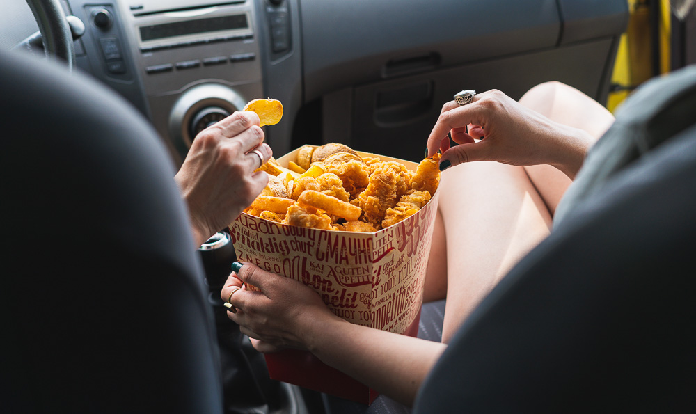 envase biodegradable comer del envase para llevar en un coche