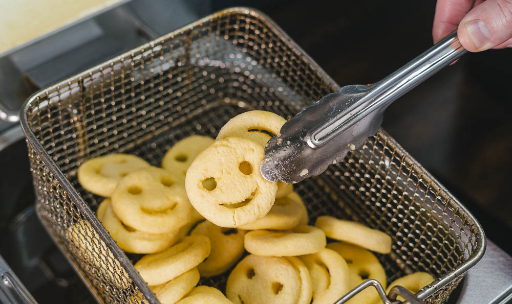unas patatas en forma de cara con una sonrisa