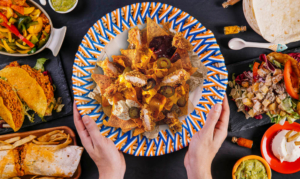 Nachos con pollo y queso