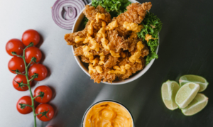 Pollo frito rebozado con Holly Powder: una solución rentable